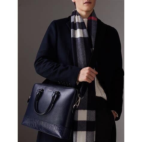 Burberry The Slim Barrow In London Leather In Dark Navy/black